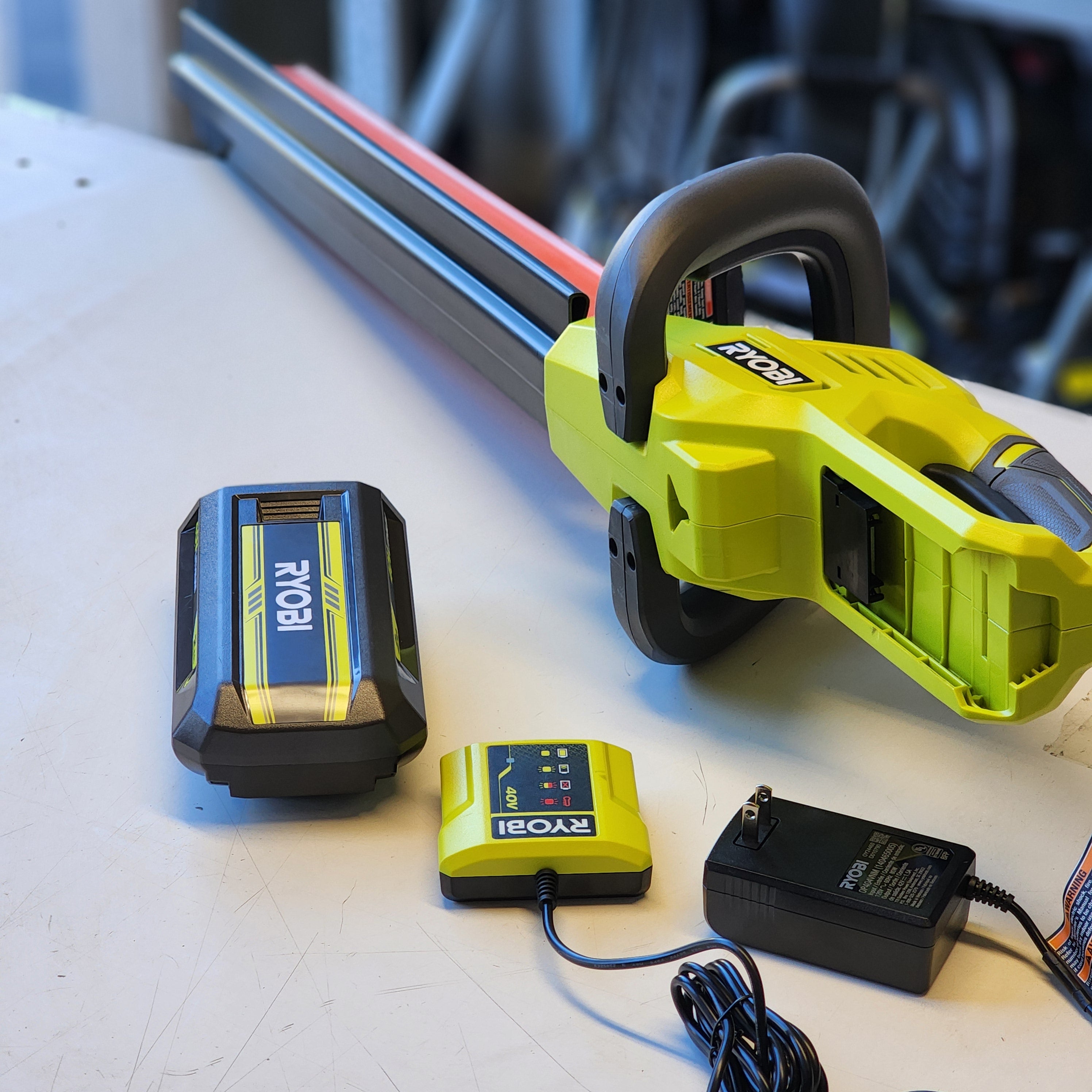 40V 24in.Cordless Battery Hedge Trimmer with 2 .0 ah 40V 24in.Cordless Battery Hedge Trimmer with 2 .0 ah